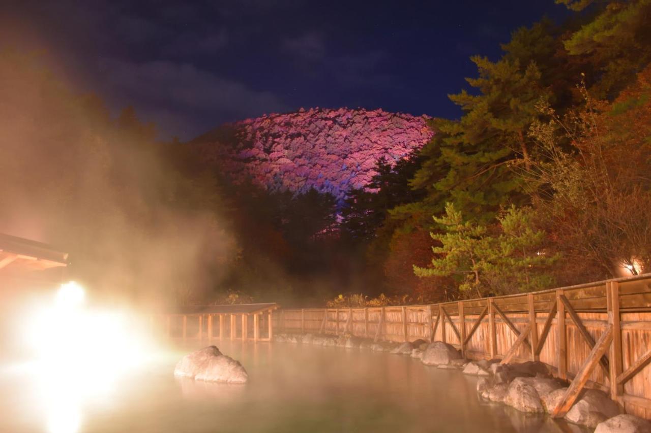 Urakusatsu Tou Esterno foto